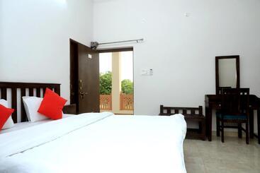 Отель Brahma Heritage Pool With Nature