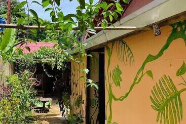 تختخواب و صبحانه Forest Camp El Nido