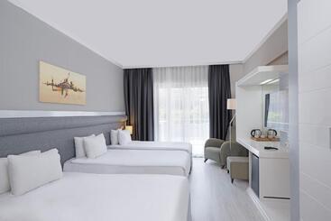 בית מלון כפרי Dedeman Kemer Resort   Ultra All Inclusive