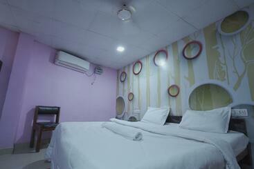 Отель N C Continental By Wb Inn