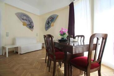 관광객 아파트 53 Solaro Apartments