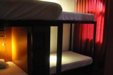 Red Inn Court   Hostel