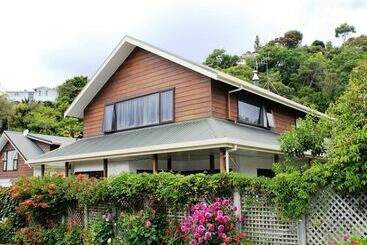 Annick House Bed And Breakfast