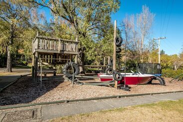 호텔 Alpine Adventure Holiday Park