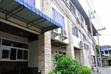 בית מלון כפרי Lek City