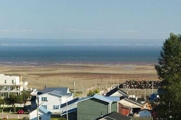 فندق Parkland Village Inn