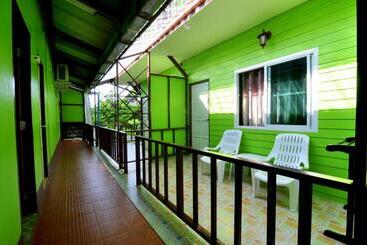 בית מלון כפרי Phi Phi Sand Sea House