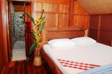 בית מלון כפרי Phi Phi Sunset Bay Resort