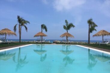 Отель Sunshine Beach Resort