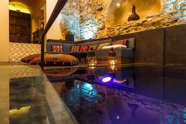 هتل The Riad  Adults Only