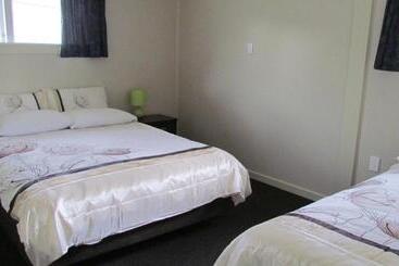 مُتل Birchwood Cottages