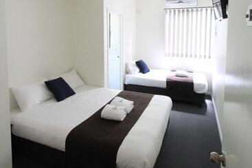 膳宿费 The Cliff House