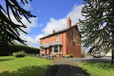 פנסיון The Old Vicarage Dolfor