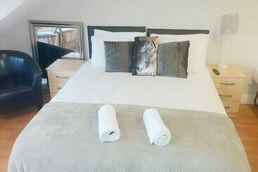 مبيت وإفطار The 87