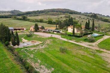 هتل روستایی Agriturismo Giù Al Pozzo