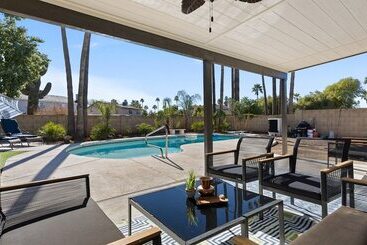 کلبه Modern And Stylish Remodeled 4 Bdrm W/ Htd Pool!