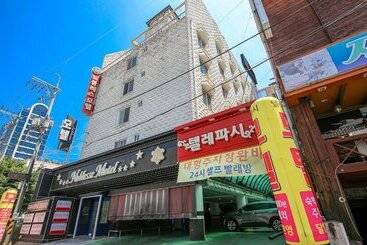 فندق على الطريق Gwangju Hwajeongdong Noblesse Business