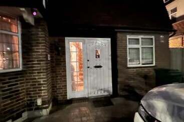 住所 5 Bed Gem In Barnet, Short Let Luxury Awaits