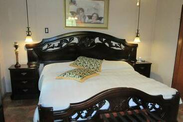 تختخواب و صبحانه Dobson Manor