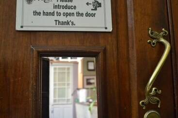 Hostal Austria   Hostel