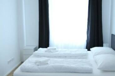 هتل Edelweiss City Apartments State Opera