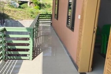 پانسیون Zujaja Guest House