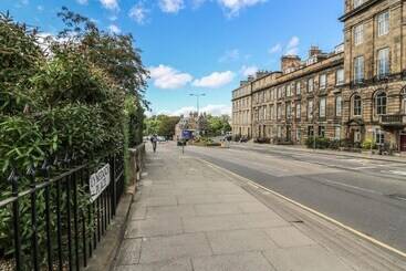 Сельский дом 3 Lynedoch Place