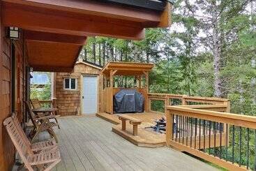 קוטג'' Handsome Dan's Port Renfrew