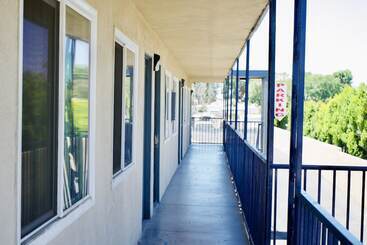 Red Carpet Motel By Ontario