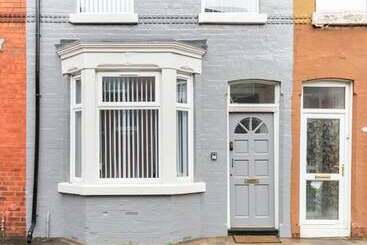 דירת נופש Inviting 3 Bedroom Home In Liverpool With Parking