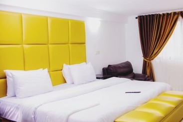 هتل Ivon Suites