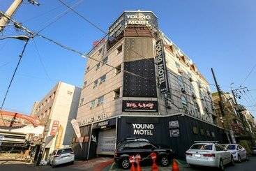 מוטל Daegu Gyeongbukdae Young