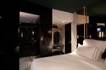 Skylark, Aluma Hotel & Resort