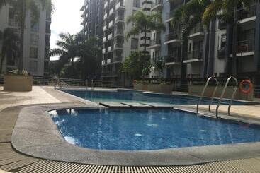 هتل آپارتمان Cozy Condo Near Naia With Wifi, Pool And Balcony
