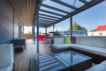 הוסטל Lknz Lodge & Cafe