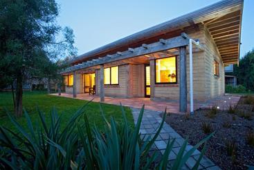 تختخواب و صبحانه Earthstead Villas