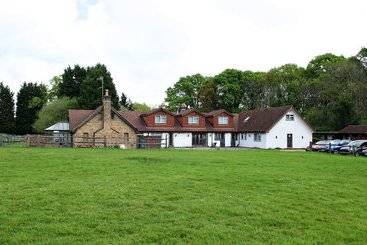 مبيت وإفطار Little Foxes Hotel & Gatwick Airport Parking