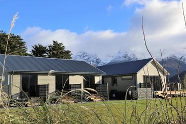 Glenorchy Peaks B&b