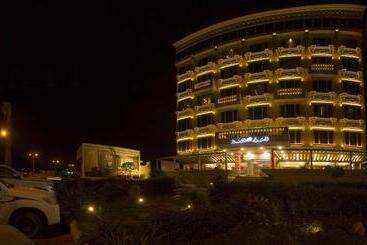 호텔 Al Borg Al Watheer