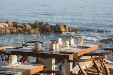 هتل Enorme Ammos Beach Resort