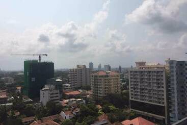酒店 Cockpit Airport Reach