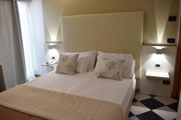 호텔 El Salvador Frontemare Piscina Riscaldata