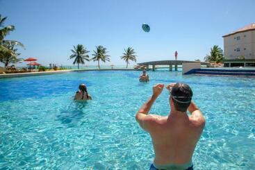 هتل Grand Caribe Belize