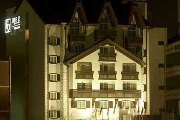 Metro Tourist Hotel Cheonan