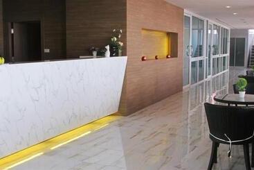 Отель Nantra Pattaya Baan Ampoe Beach