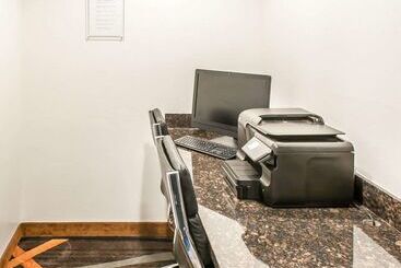 호텔 Premier Extended Stay Hobbs