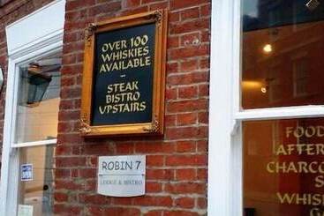 Отель Robin 7 Lodge City Centre