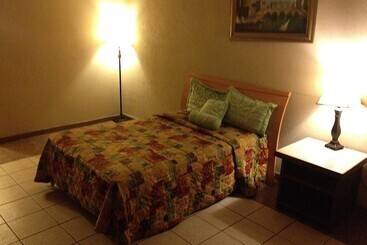 فندق Su Casa Inn & Suites