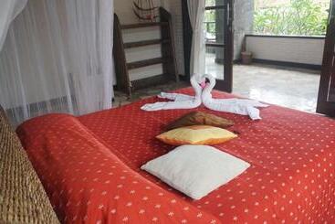 בקתות Puri Cantik