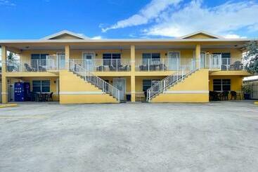 Мотель Hollywood By The Sea